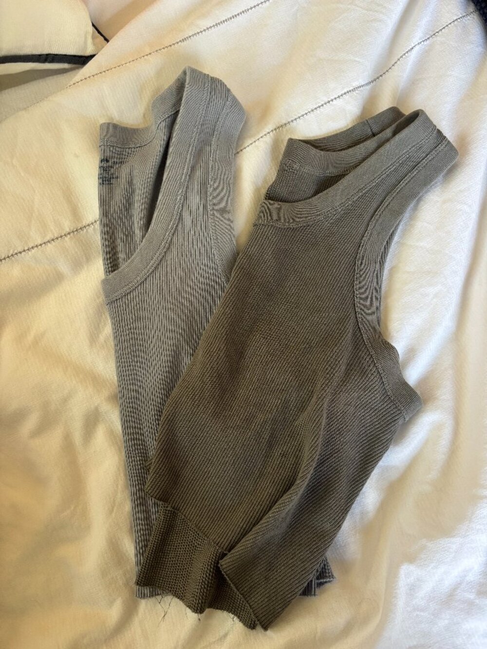 Bundle of 2 Brandy Melville Cropped Tank Tops